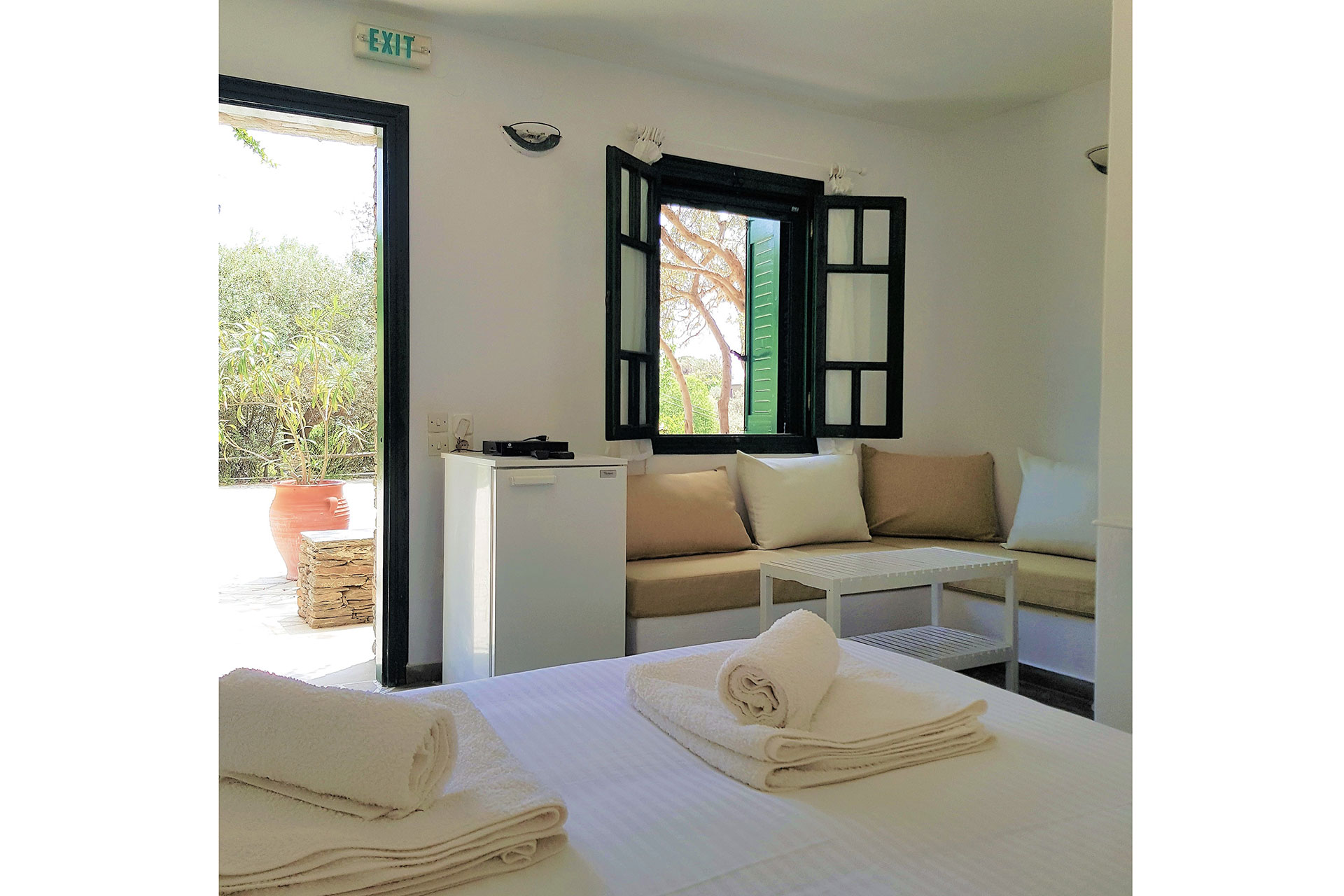 The living room corner of a double room in Sifnos