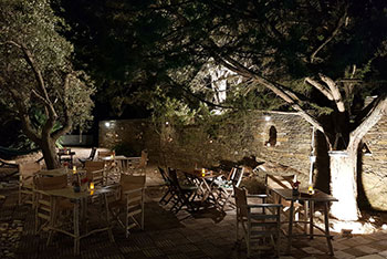 The pool bar of Andromeda in Sifnos