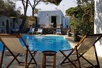 A lounge with sunbeds at the pool